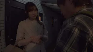 Cô nàng nhà bên tốt bụng mời vào nhà vì mất chìa khóa